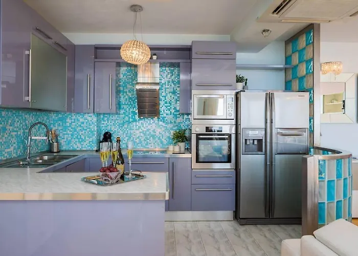 Brilliant Blue Luxury Apartment *