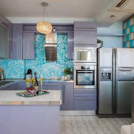 Brilliant Blue Luxury Apartment *