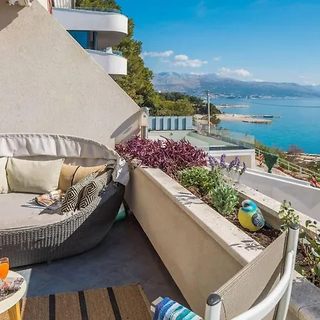 Brilliant Blue Luxury Apartment *